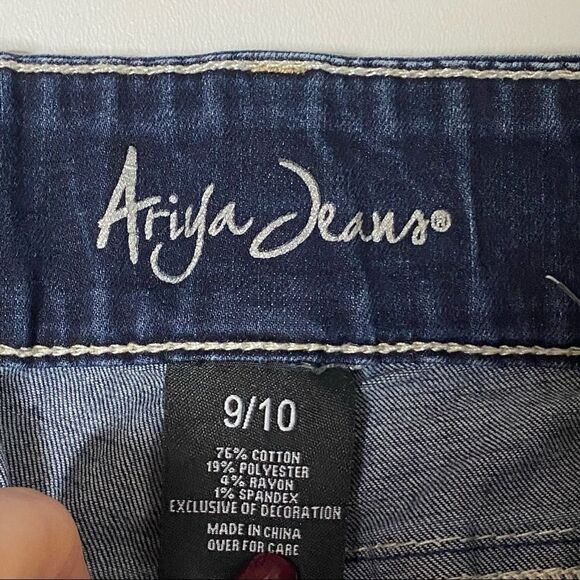Ariya | High Rise Denim Capri’s - Picture 3 of 5